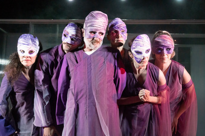 Akár • Akárki Akár • Akárki